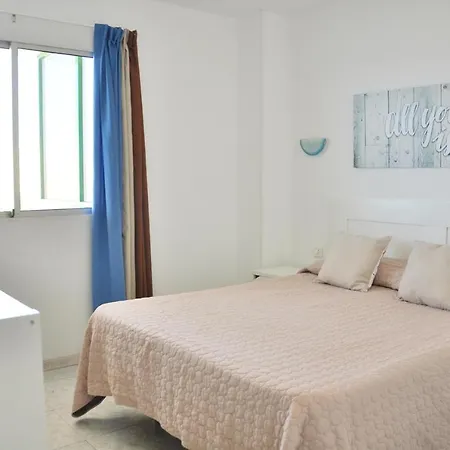 Comodoro-los Cristianos * Los Cristianos (Tenerife)