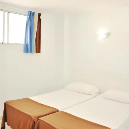 Comodoro-los Cristianos * Los Cristianos (Tenerife)